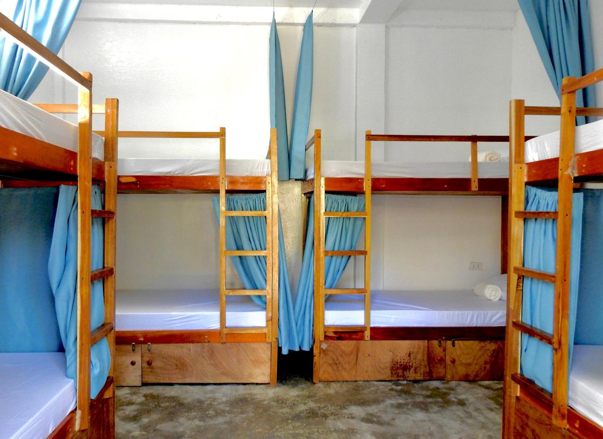 Three Little Birds Surf Hostel General Luna  Habitación foto